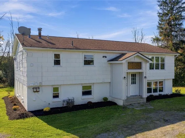 800 Aurora St, Elma, NY 14086