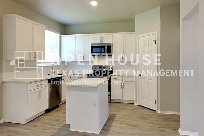 1031 Port Boliver Dr — Photo 4