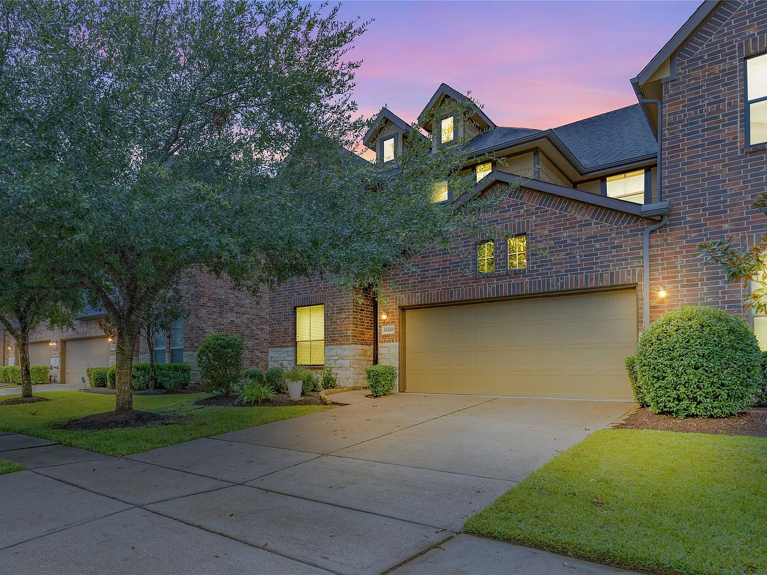 4 bed, 3.0 bath, 2414 sqft, $2,650 — Photo 1