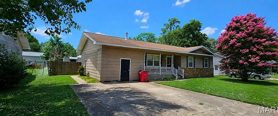 2nd image of 319 Crowe St