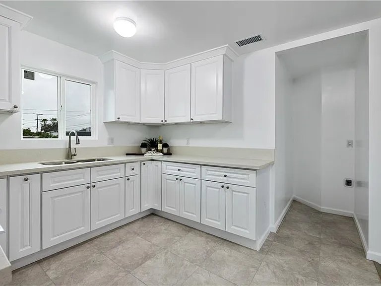 527 W 119th St #527 — Photo 9