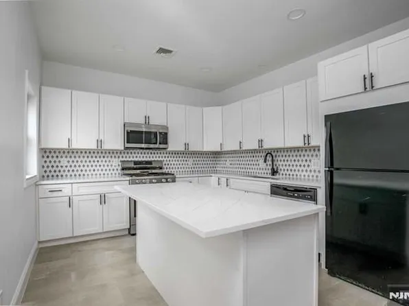 59 Liberty St, Little Ferry, NJ 07643