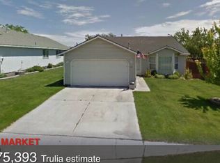 1924 NW Prickly Pear Dr, Hermiston, OR 97838