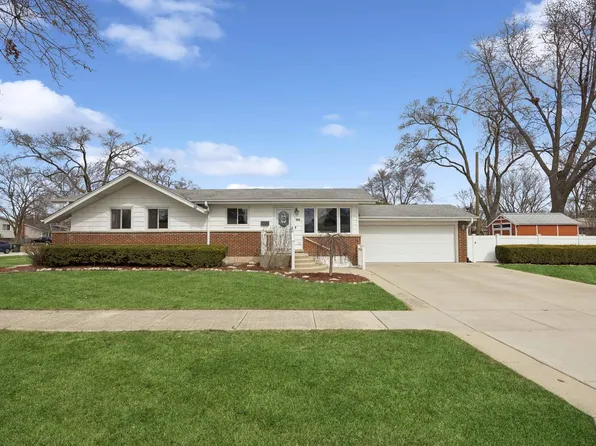 402 E Highland Ave, Mount Prospect, IL 60056