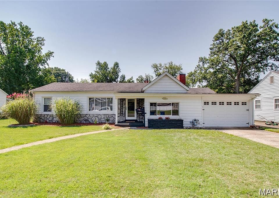 1st image of 2216 Woodlawn Ave