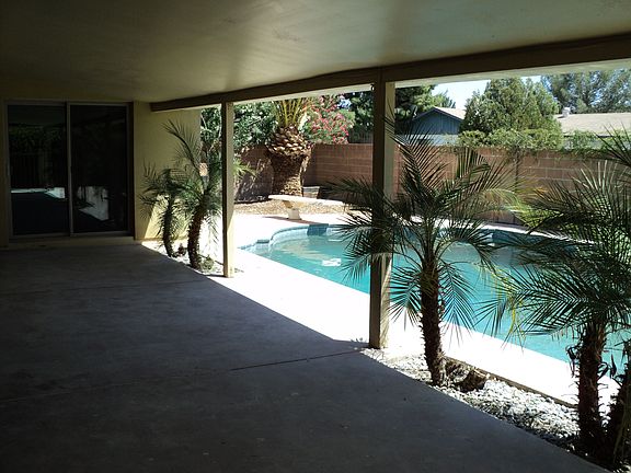 3rd image of 207 E Minton Dr