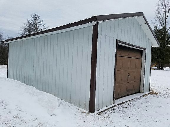 3rd image of 710 Bedell Ave
