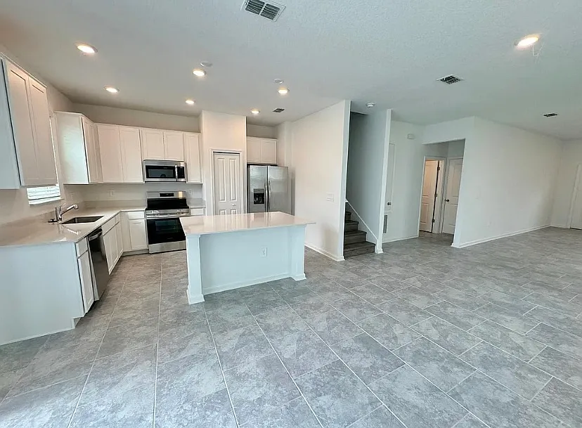 3 bed, 1888 sqft, $2,000 — Photo 4