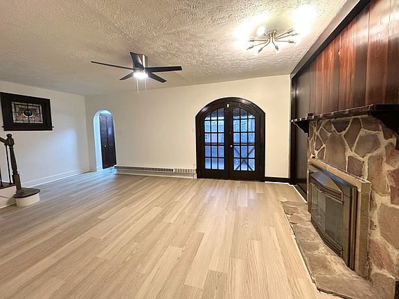 2nd image of 3348 Portola Ave