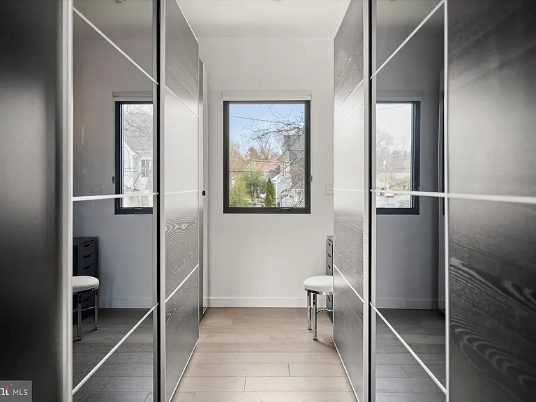 3004 N Underwood St — Photo 30