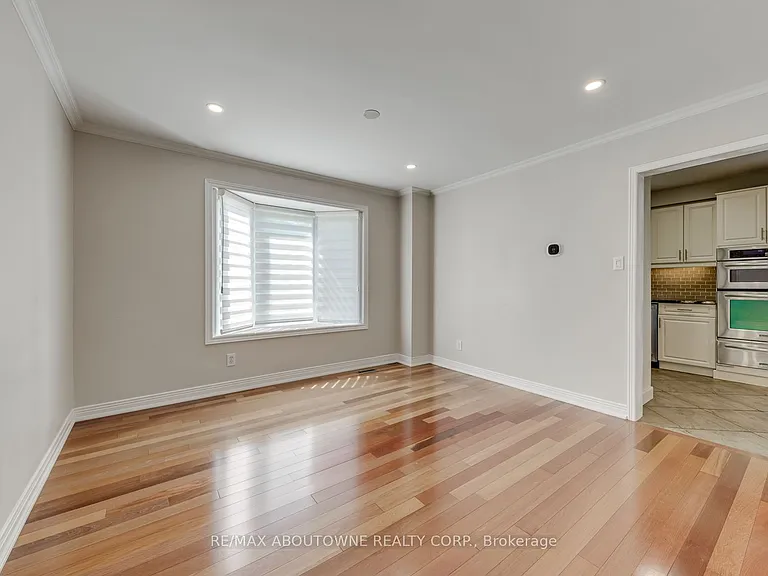 1124 Notley Cres — Photo 8