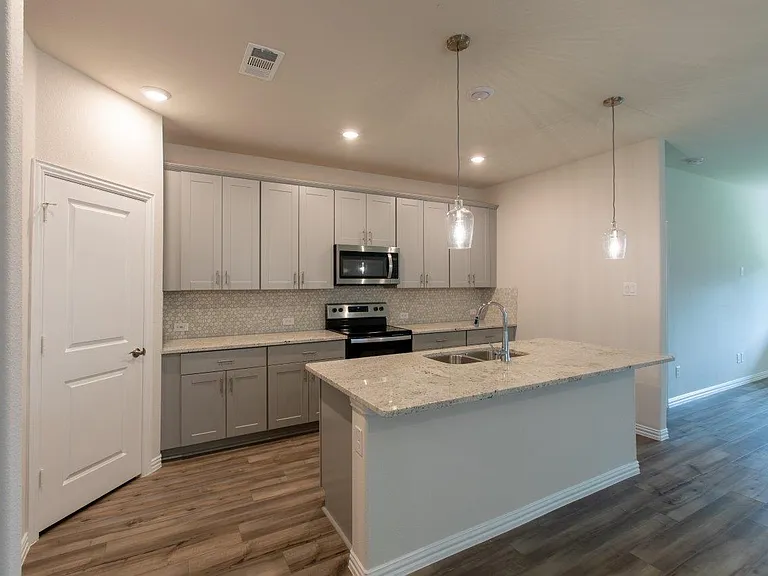 1604 Mineral Point Pl — Photo 8
