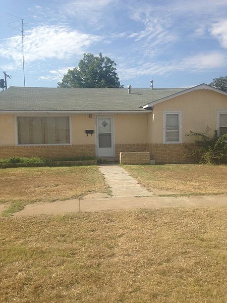 1st image of 909 W 16th St