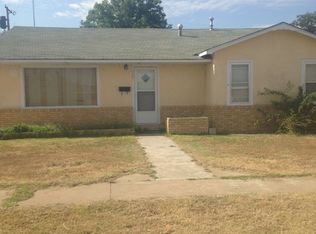 909 W 16th St, Portales, NM 88130