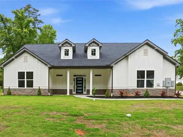 559 Pennybrook Ln, Stone Mountain, GA 30087