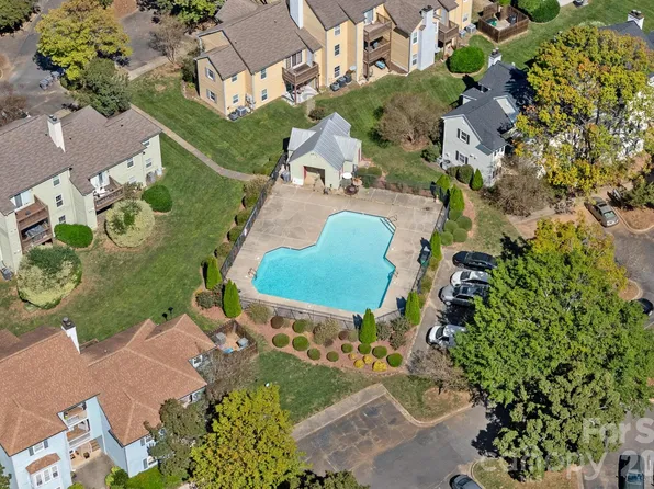 3302 Selwyn Farms Ln APT 9, Charlotte, NC 28209