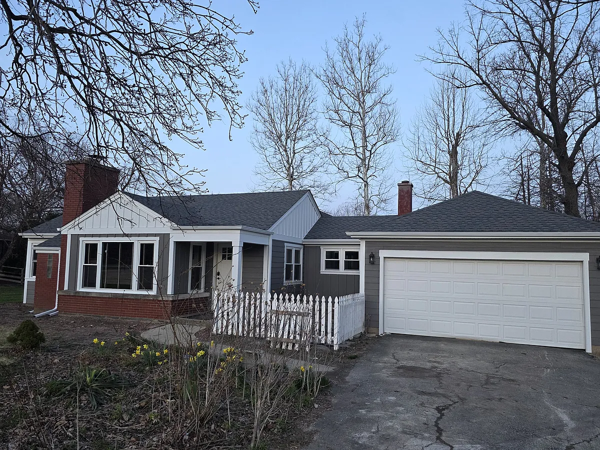 Building Photo - 8401 Meadowbrook Dr