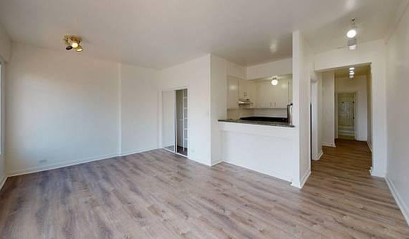 3rd image of 810 Eddy St #501