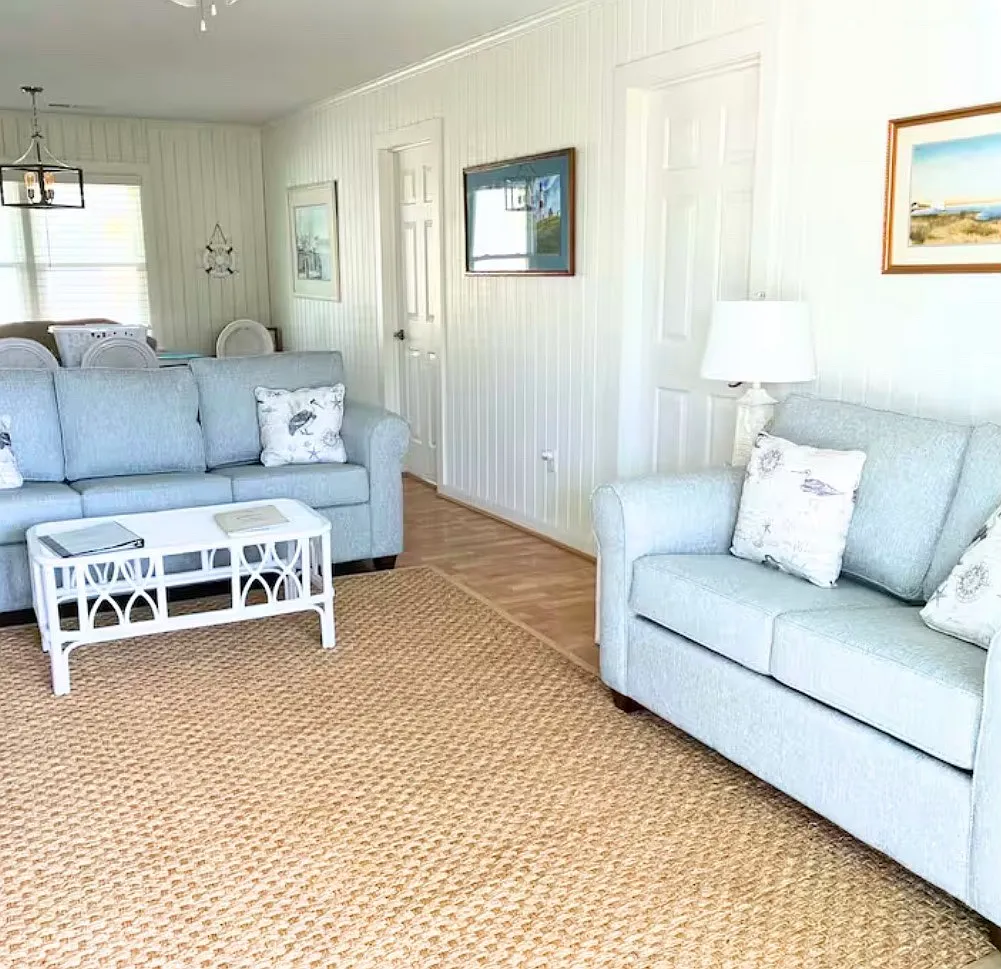 3 bed, 1300 sqft, $2,200 — Photo 3