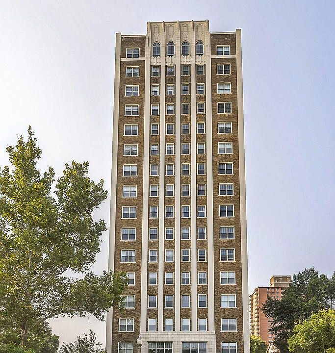 1st image of 4440 Lindell Blvd APT 404
