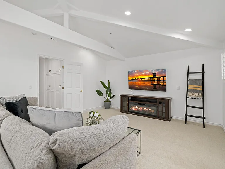 3972 Humboldt Dr — Photo 39