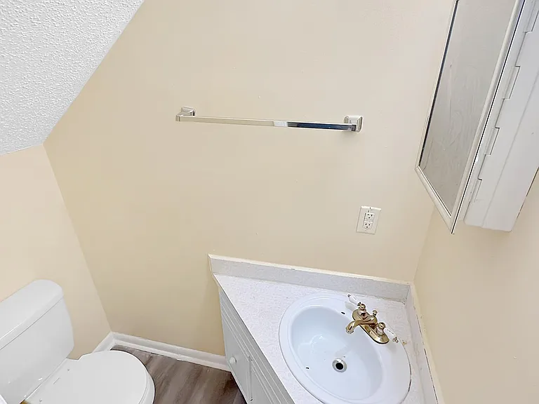 405 Hickory Hill Dr #405 — Photo 6