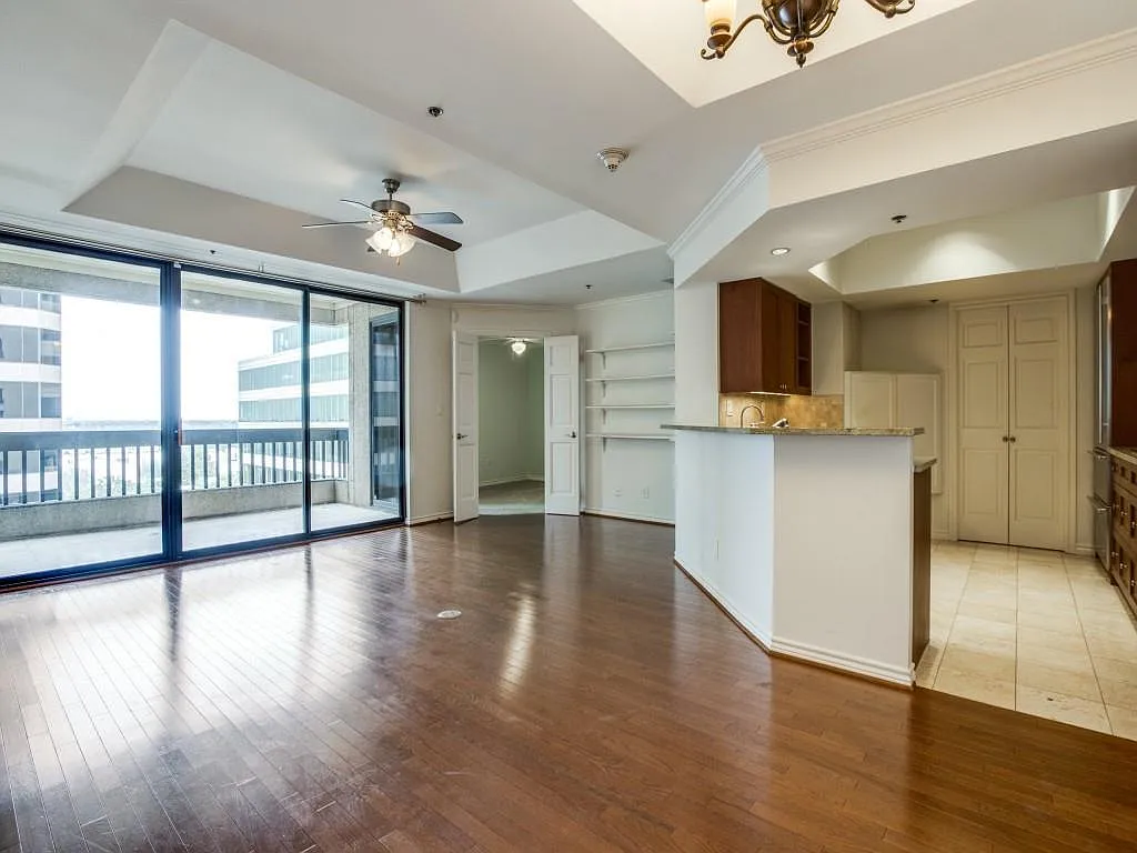 2 bed, 1387 sqft, $4,300 — Photo 1