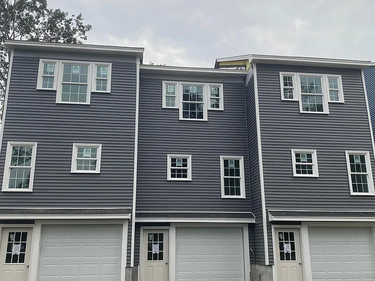 Front of triplex, middle unit