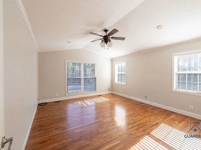 375 Shady Grove Rd — Photo 8