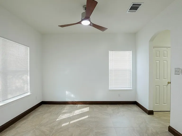 11810 Navasota St — Photo 5