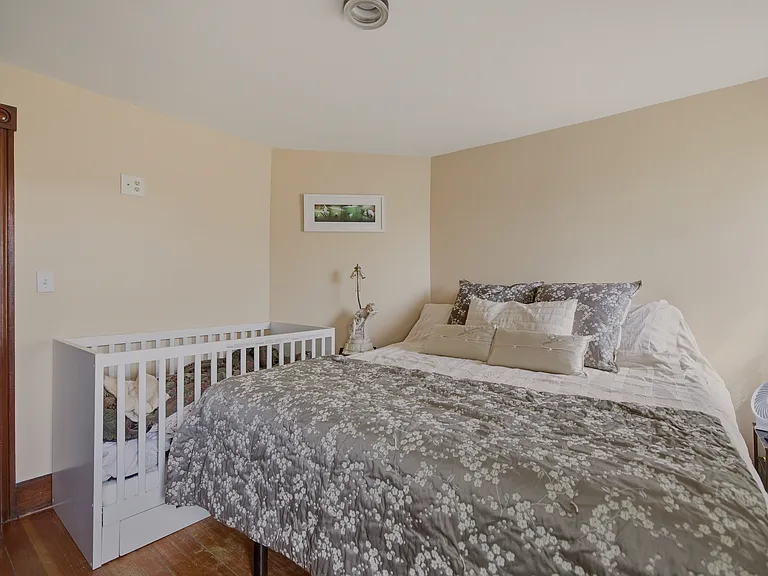 82 Van Zandt Ave — Photo 15