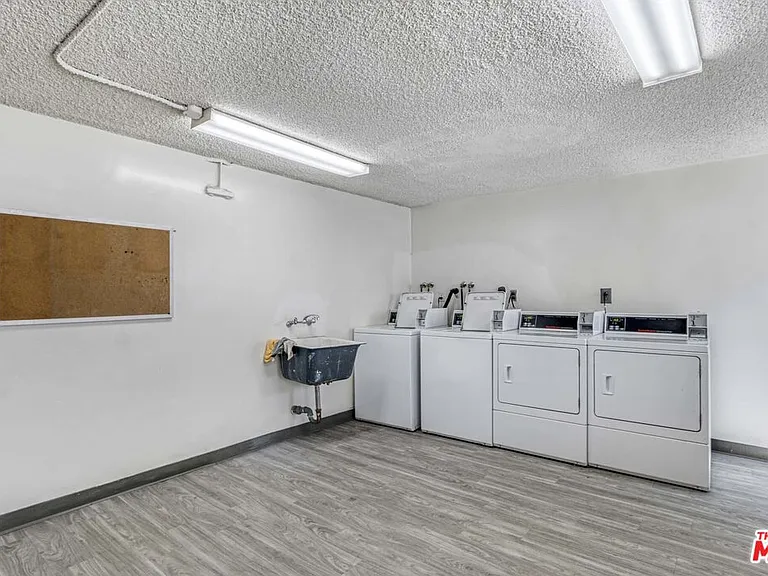 12015 Kling St #111 — Photo 7