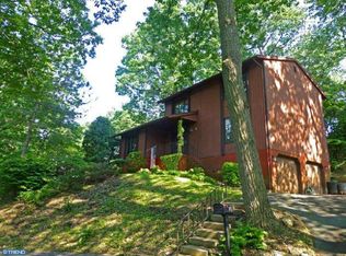 1 Edgedale Ct, Wyomissing, PA 19610