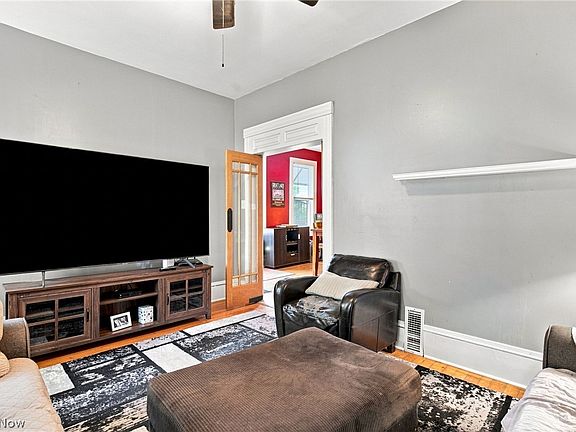 4th image of 3109 Bridge Ave