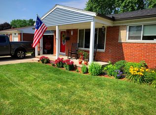 10115 Bassett St, Livonia, MI 48150