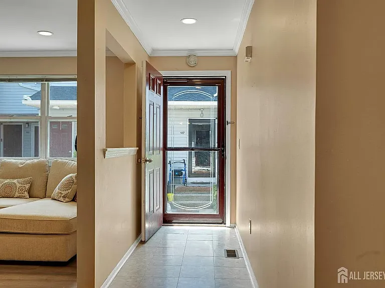 177 Bexley Ln — Photo 5