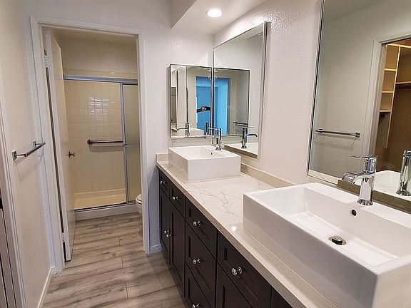 Master Bath / Walk In Closet