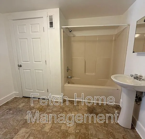 236 W Mifflin St — Photo 18