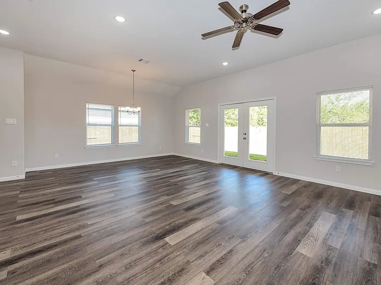 1683 County Road 3556 — Photo 4