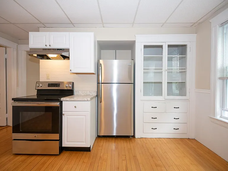 27 Chrome St — Photo 12