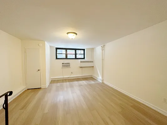 Rented by City Connections Realty | media 2