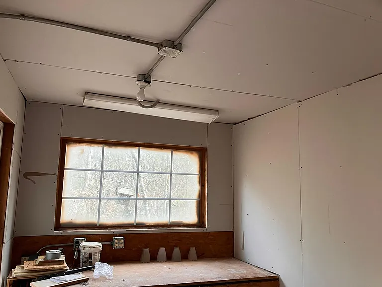 Insulated Outhouse for office, gym or creative studio away from the main house