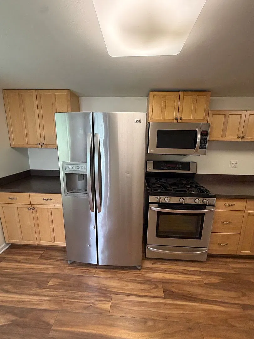3 bedrooms with upper deck! — Photo 2