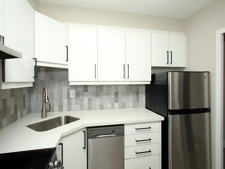 40 Pleasant Blvd — Photo 35