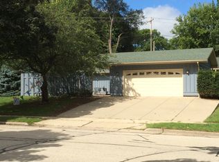 218 Debbie Dr, Waukesha, WI 53189