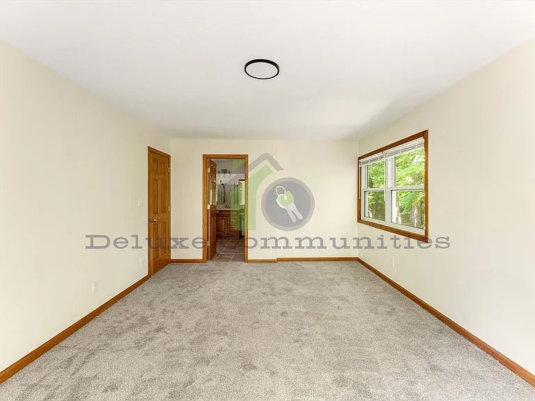 2660 Blackberry Ln NE — Photo 21