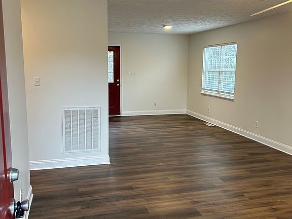 5th image of 907 Mynders Ave