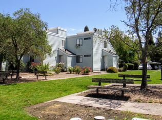 242 Courtyards E, Windsor, CA 95492