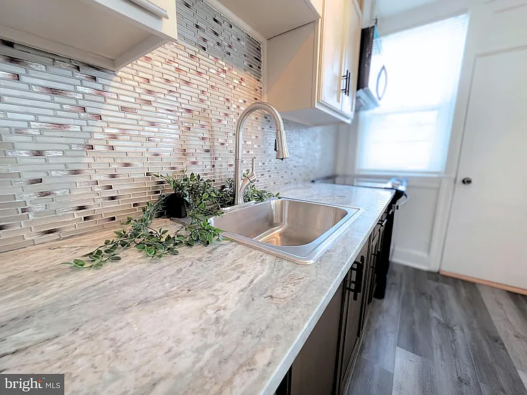 1108 E Stafford St — Photo 7