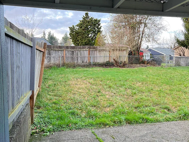 1729 Houston Ave — Photo 21